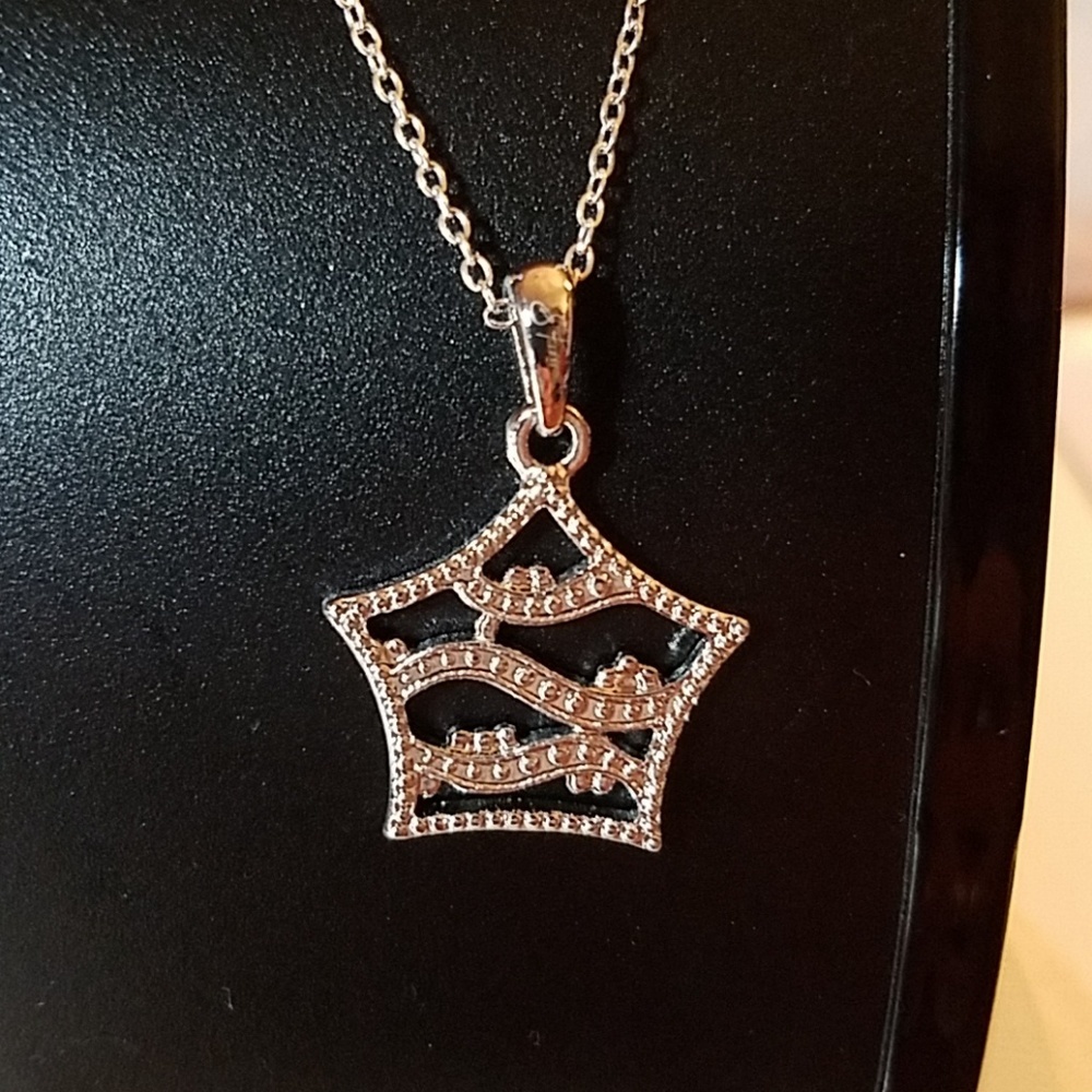 Stat Shape Silver Tone Necklace 17 12$